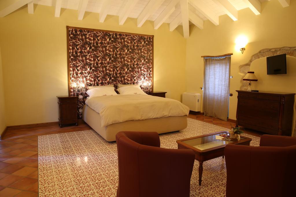 Scardalano Resort Morcone Room photo
